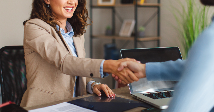woman-handshake-1